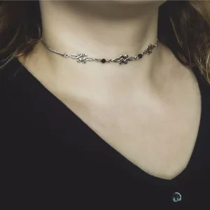 Gothic Retro Sliver Color Hollowed-out Pattern Black Glass Beads Short Necklace for Women Hip-hop Punk Jewelry Accessories Gifts